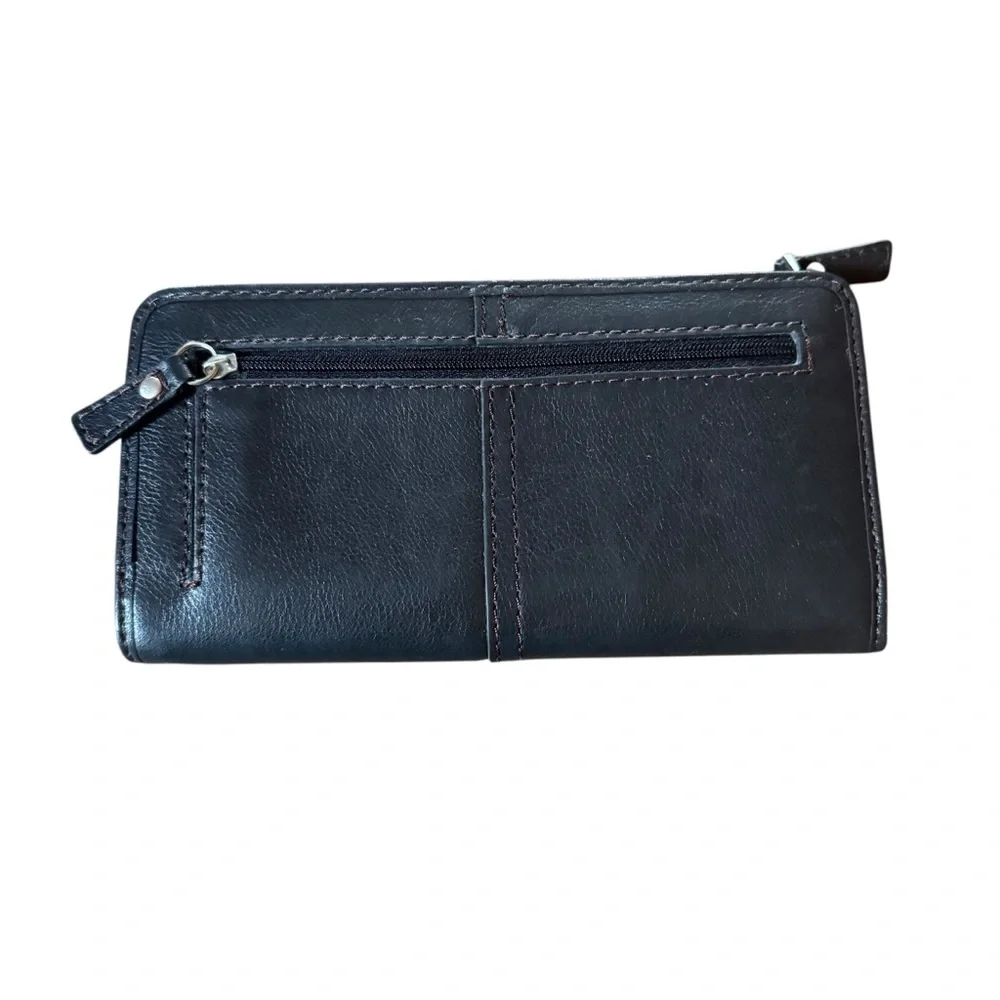 Women’s Fossil Black Leather Wallet With Zip Closure and Outside Pockets